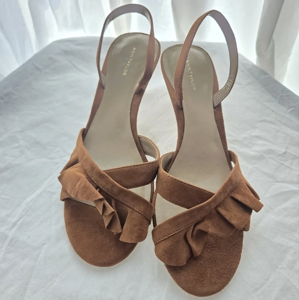 Pretty Ruffle Sandals EUC - Picture 7 of 8